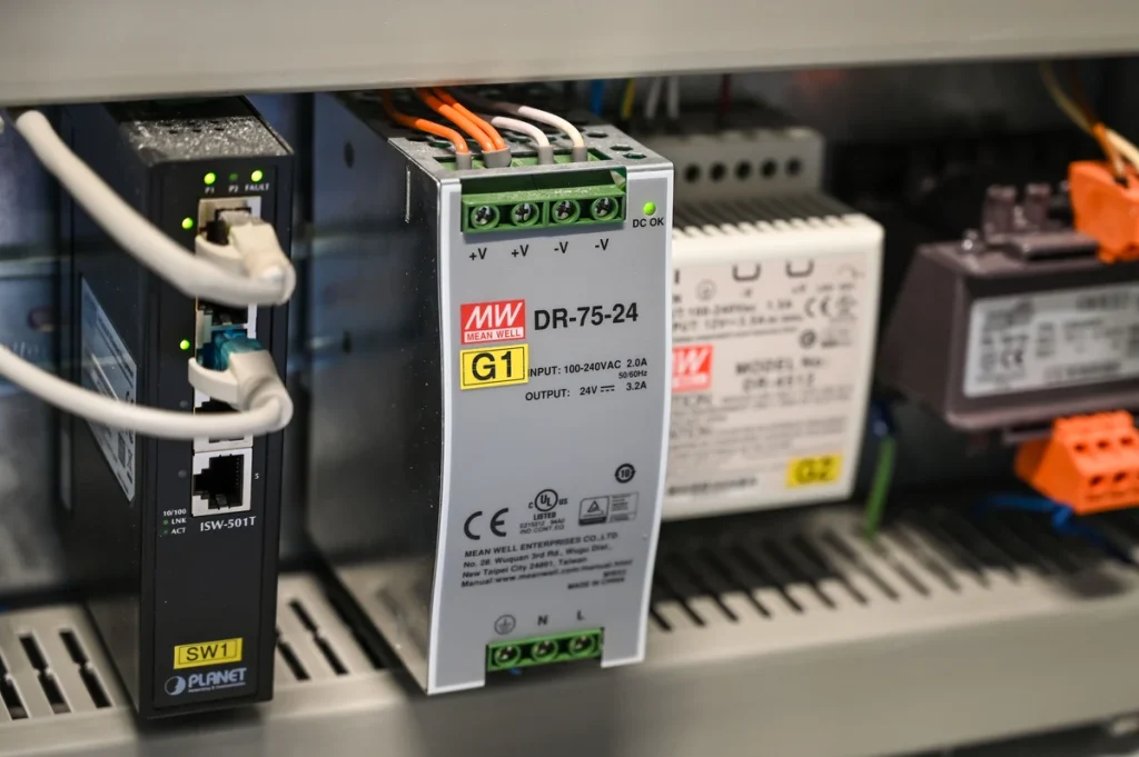 Znak CE na urządzeniu elektrycznym – przykład oznakowania CE